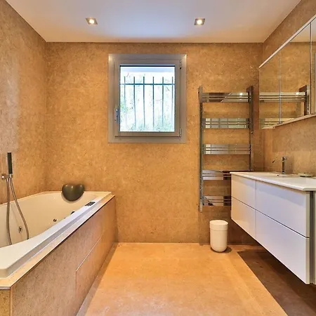 Brise Marine Villa *